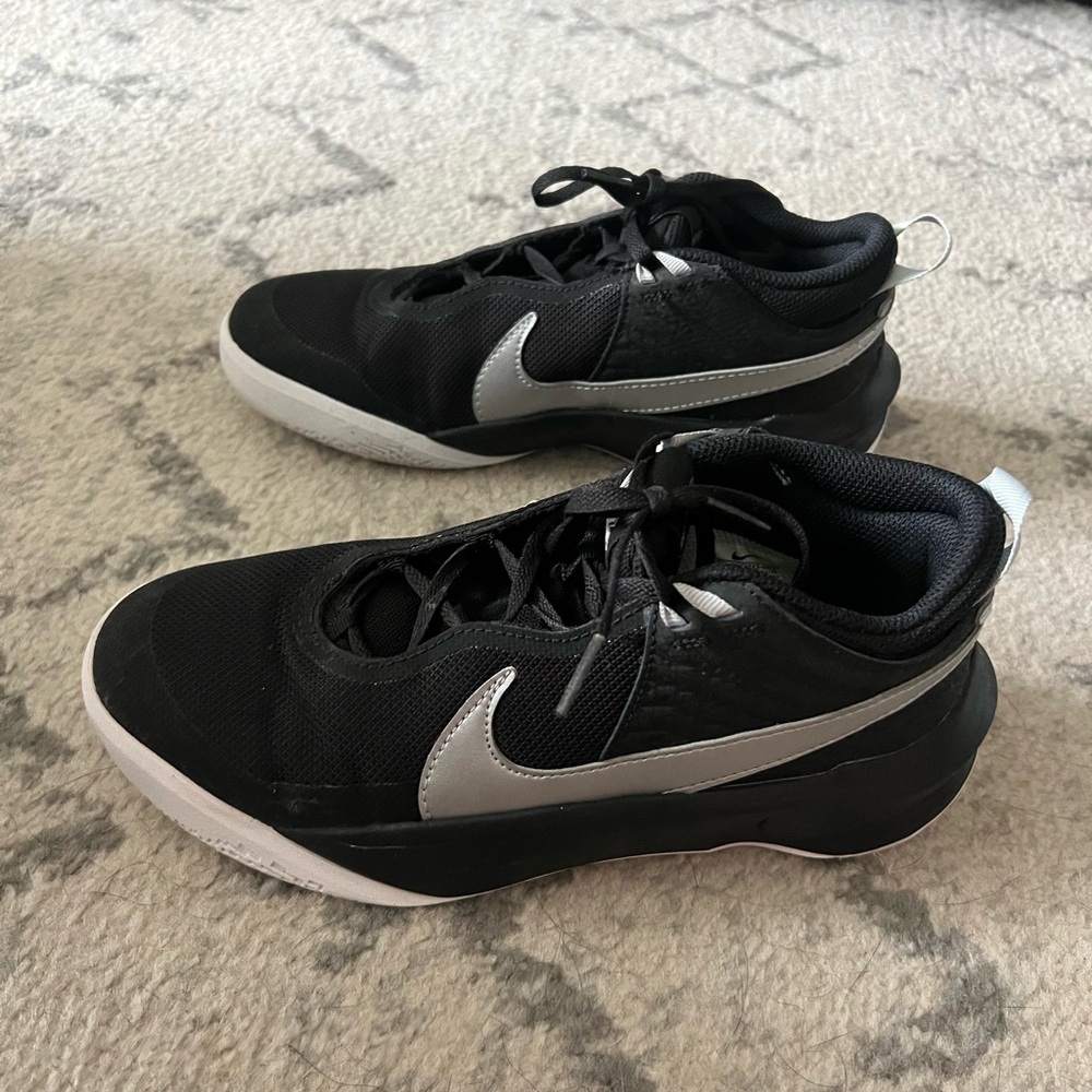Nike hustle D 10 shoes